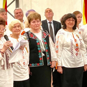 Hora Unirii cu persoanele în vârstă din Sectorul 6, la Conacul Golescu-Grant